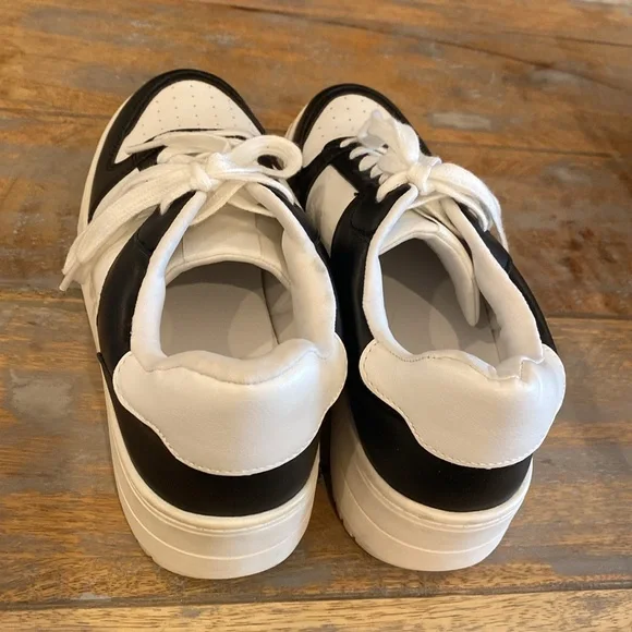 Wild Fable Black Lola Low-Top Lace-Up Sneakers 8.5 - Picture 3 of 9